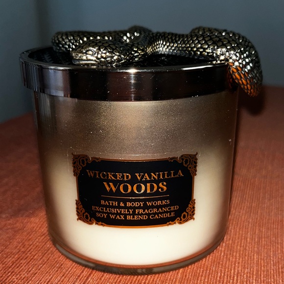 Bath & Body Works Wicked Vanilla Woods 3-Wick Candle with Glass& Snake Lid - Picture 4 of 5